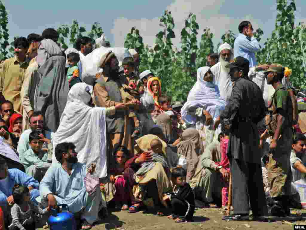 As Pakistani Floods Rage, Aid Is Slow To Come #8