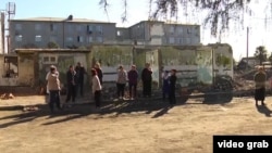 მშობლები ინგირის საბავშვო ბაღთან შეიკრიბნენ