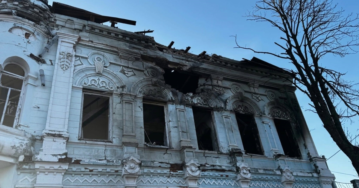 Російські війська атакували історичну будівлю в Новгороді-Сіверському