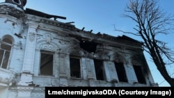 За даними місцевої влади, у місті є значні руйнування – пошкоджений ліцей і приватні будинки, були влучання на території промислового обʼєкта