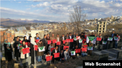 Demonstration on April 6 in Sardasht, scene of a deadly chemical attack by Iraqi forces in 1987, in solidarity with victims at Khan Sheikhun, Syria.
