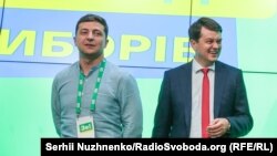Разумков (праворуч) про відносини із Зеленським (ліворуч): я не розумію, про який конфлікт ви говорите