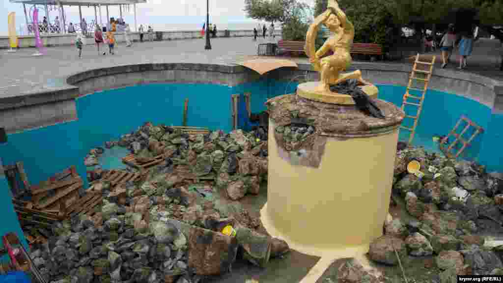 Ремонт фонтана &laquo;Рыбак&raquo; на центральной набережной ранее вроде бы не планировался