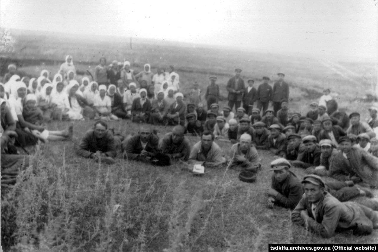 Збори колгоспників. Колгосп імені Д. Бєдного в селі Удачне Красноармійського району Донецької області, 1930-і роки. Автор зйомки: Марко Залізняк (Желізняк). ЦДКФФА України імені Гордія Пшеничного