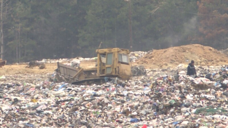 Бугарија враќа 28 контејнери со отпад во Италија 