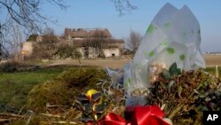 گلباران محل کشف جسد سمن عباس، زن جوان ۱۸ ساله، در خانه‌ای روستایی در شمال ایتالیا