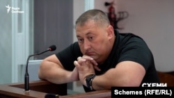 Раніше журналісти з’ясували, що апартаменти, в яких жив сам Полієнко з родиною, були оформлені на його тещу, яка офіційно заробила за життя лише 100 гривень