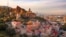 Vedere asupra capitalei Georgiei, Tbilisi, oraș care găzduiește în acest an Ziua Mondială a Turismului.