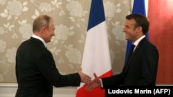 Francuski predsjednik Emmanuel Macron i ruski predsjednik Vladimir Putin tokom G20 samita u Japanu, 28. juni 2019.