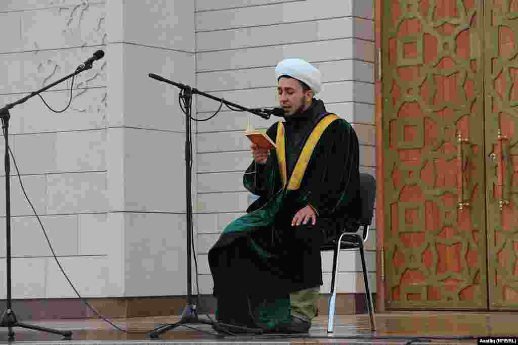 Quran oquğan imam