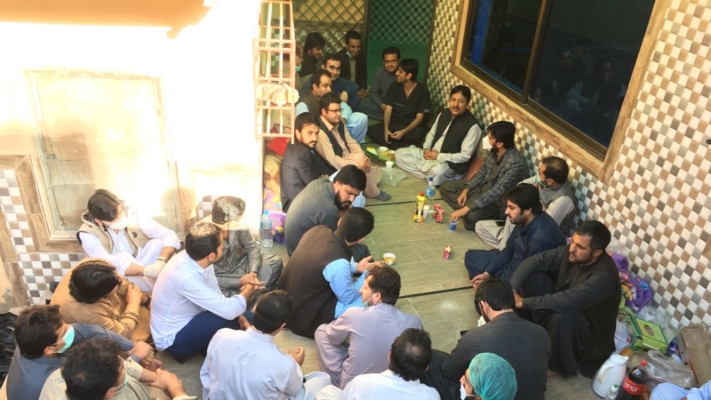 پاکستان: داکتران معترض با تجهیزات نجات از ویروس کرونا مجهز شدند