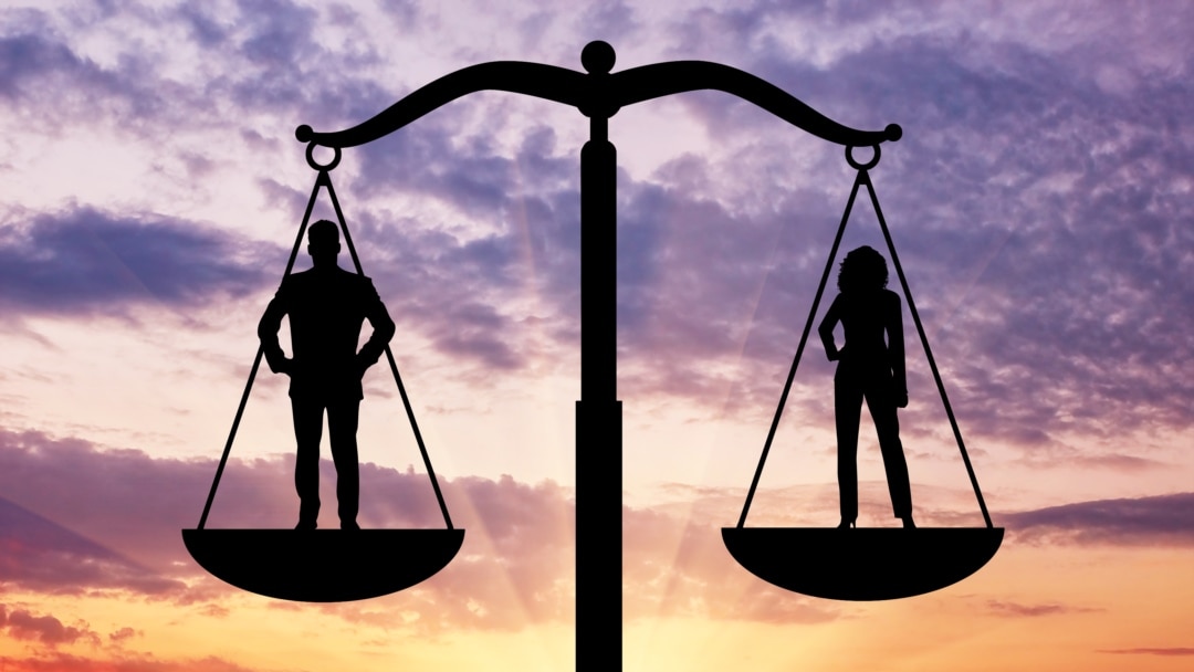 Ауырсынған кезде айқайлайтын қатты анальді соққының бейнелері