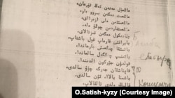 Манасчы Жусуп Мамай өз айтуусундагы “Манас” эпосунун мурда жарыяланган текстин кыргызстандык Орозбүбү Сатиш кызы менен чогуу редакциялаган. Үрүмчү, 1997-жылдын ноябры.