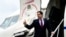 Američki državni sekretar Marco Rubio ukrcava se u avion na kraju posjeta Italiji i Vatikanu 8. maja.