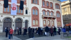 Odavanje pošte stradalima u Novom Sadu ispred Rektorata Univerziteta u Beogradu, 6. januara 2025.