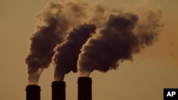 Activitatea industrială și incendiile de vegetație se numără printre principalele cauze ale poluării aerului în 2023.