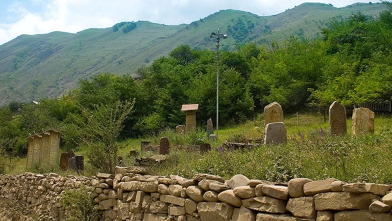 „სირცხვილი ჩამორეცხილია, ოჯახის რეპუტაცია - აღდგენილი“. როგორ მარხავენ ჩეჩნეთში დაუმორჩილებლებს