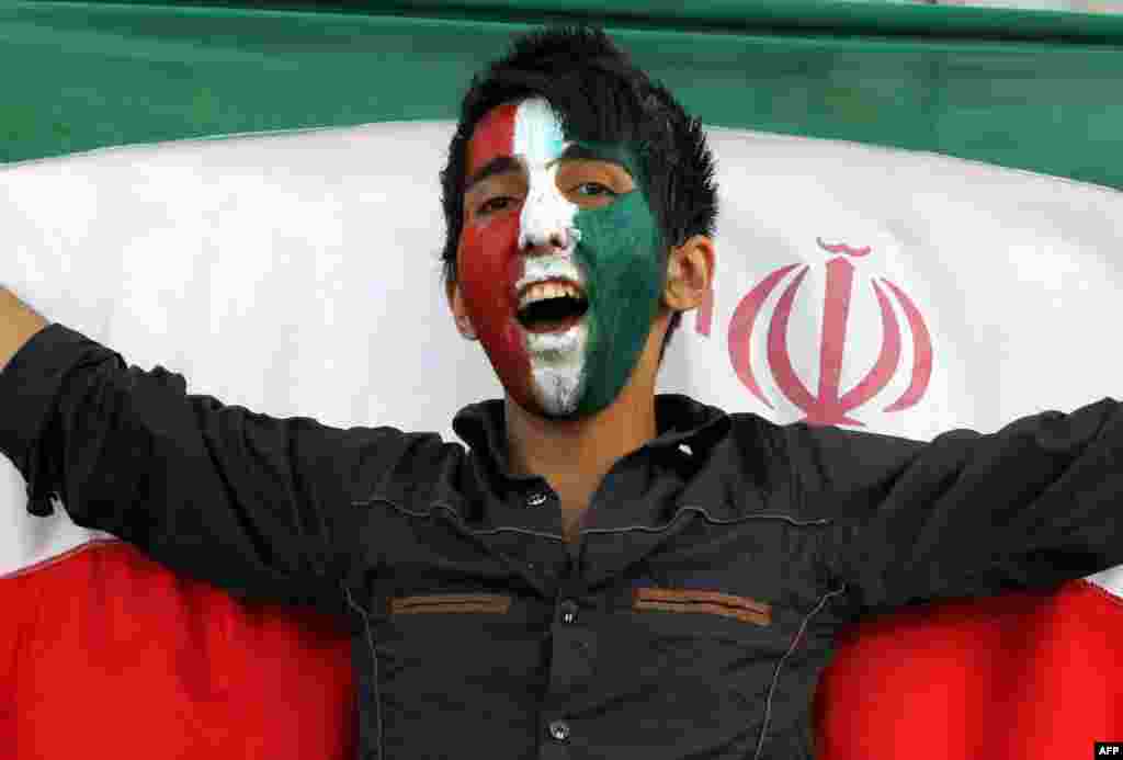 Иранский футбольный фанат