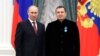 Президент России Владимир Путин и телеведущий Владимир Соловьёв (справа)