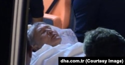 Атамбаев бетоблиги туфайли Истанбулда шифокорларга олиб борилаётганда олинган расм. 2016 йил.