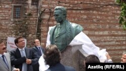 Открытие памятника Ахмет-Заки Валиди в Стамбуле, 25 мая 2012 года