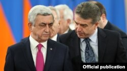 Armenia - President Serzh Sarkisian (L) and Prime Minister Karen Karapetian at an awards ceremony at the presidential palace in Yerevan, 28Jan2017.