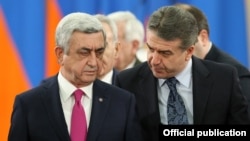 Armenia - President Serzh Sarkisian (L) and Prime Minister Karen Karapetian at an awards ceremony at the presidential palace in Yerevan, 28Jan2017.