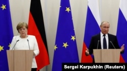 Presidenti rus Vladimir Putin dhe kancelarja gjermane Angela Merkel