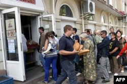Черга за хлібом у Луганську
