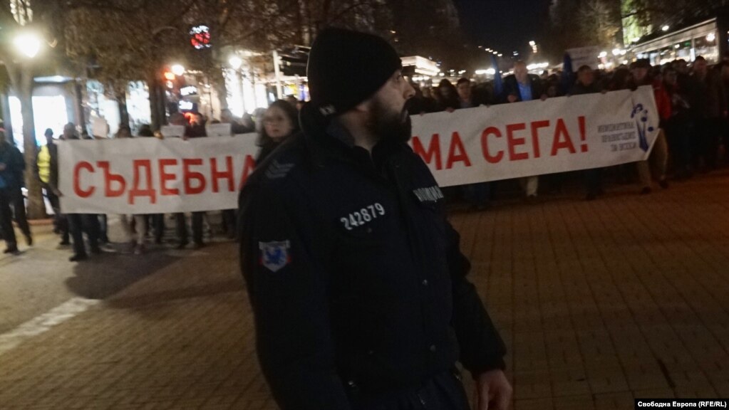 Шествието поиска съдебна реформа. Организаторите твърдят, че в момента правосъдието позволява "да ви държат в ареста с месеци", защото прокуратурата прилага "модел" от времето на Андрей Вишински, главния прокурор на Сталин. Могат всичко, но все още не владеят съда, се казва в призива на организаторите.