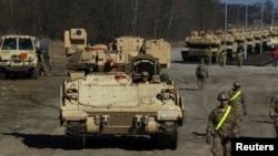 Poland -- US Army soldiers unload M1 Abrams tanks which will participate in exercises at the training ground in Drawsko Pomorskie, Jankowo Pomorskie, March 18, 2015