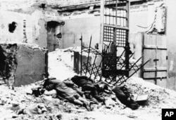 Imagine din 1943 în ghetto-ul Varșoviei