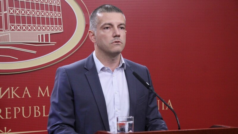 Манчевски: Иванов се обидува да ја врати Македонија во изолација 