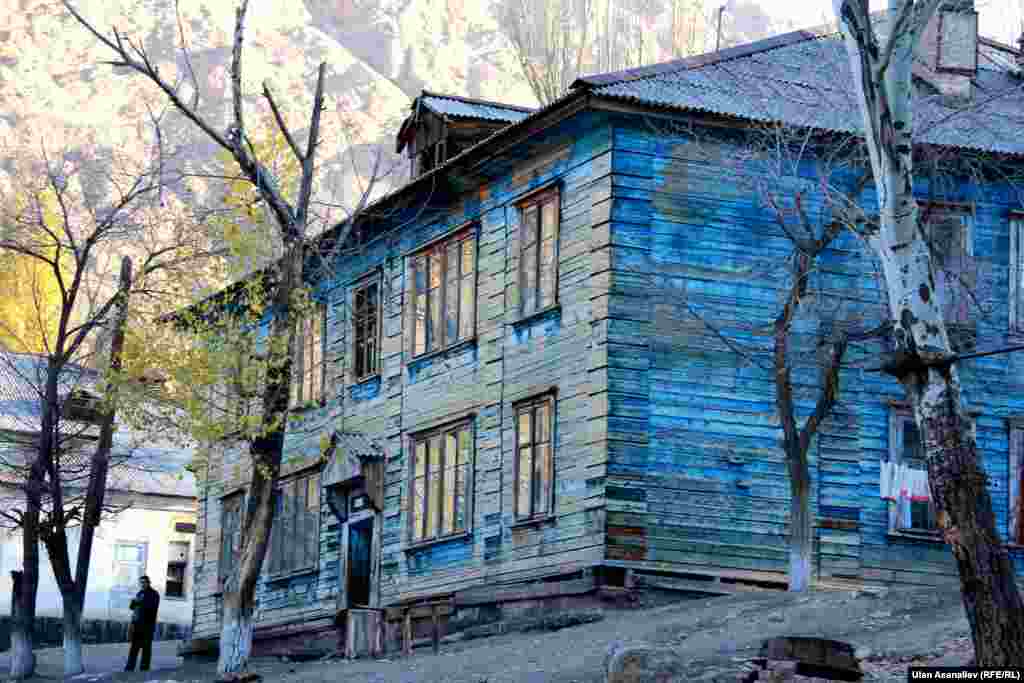 &quot;Сталинские&quot; двухэтажные деревянные дома, построенные военнопленными и заключенными