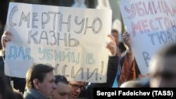 Во время акции памяти по погибшим в результате стрельбы на Народном бульваре в Белгороде