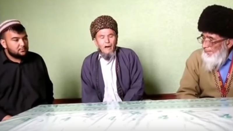 Türkmen mollalary meseleleri ret edip, adamlary köşeşdirmäge synanyşýarlar