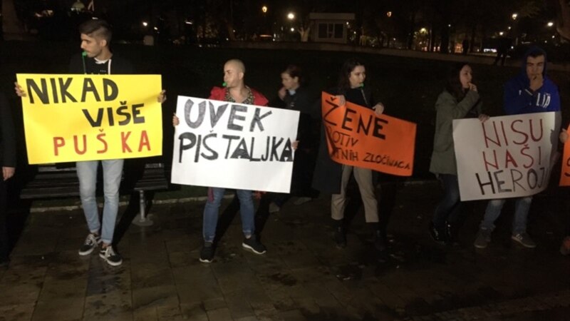 Protest u Beogradu: 'Uvek pištaljka, nikad više puška!'