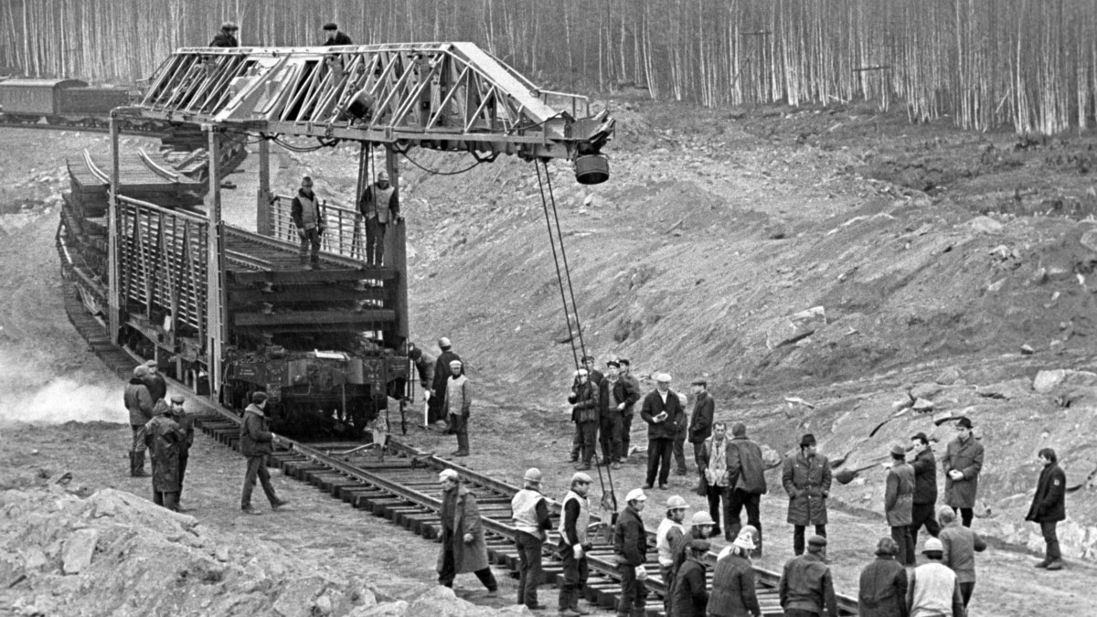 Мы приехали на БАМ с чемоданом кожаным