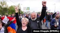 Учесници на денешните протести во Ереван 