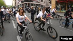 Armenia - Opposition leader Zaruhi Postanjian leads a pre-election bycicle ride through downtown Yerevan, 21Apr2017.