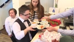 Кафуле во Приштина нуди нови можности за лицата со Даунов Синдром