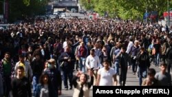 Учасники протестів в Єревані , April 17, 2018. 