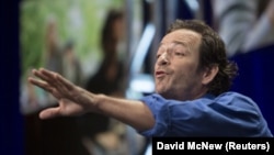 Люк Перрі зіграв у культовому серіалі 90-х героя Ділана Маккея
