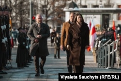 Лідэрка дэмакратычных сіл Беларусі Сьвятлана Ціханоўская з дарадцамі Франкам Вячоркам і Дзянісам Кучынскім