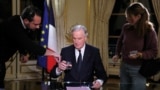 Premierul francez, Michel Barnier, înaintea unui interviu televizat, la Paris, pe 3 decembrie. 