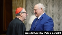 ვატიკანის დიპლომატი კლაუდიო გუჯეროტი და ბელარუსის ლიდერი ალიაქსანდრ ლუკაშენკა. მინსკი, 2025 წლის 27 ოქტომბერი 