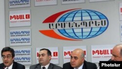 Armenia -- Armenian NGOs unveil Memorandum of Understanding on Armenian-Turkish initiatives, Yerevan, 28Apr2010