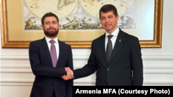 სომხეთისა და უკრაინის საგარეო საქმეთა მინისტრების მოადგილეები, ვაჰან კოსტანიანი და ოლექსანდრ მიშენკო