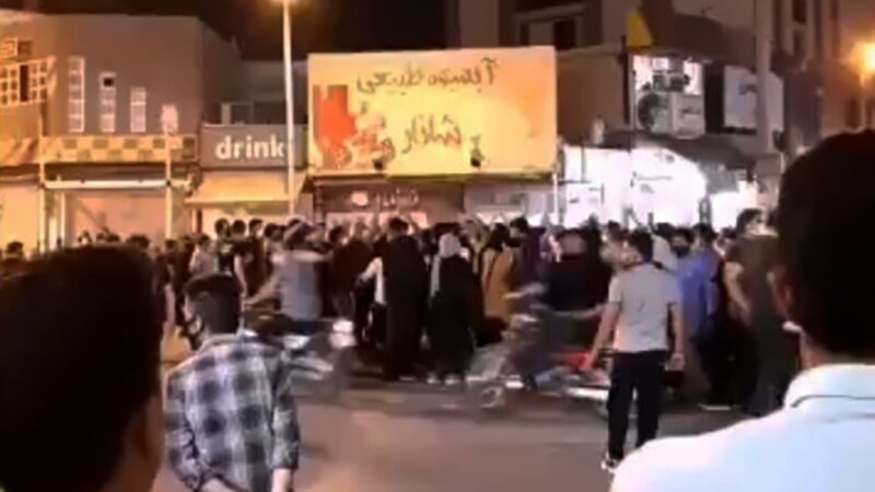 د ایران سترې محمکې د پراخو مظاهرو د ۳ ګډونوالو د اعدام حکم ځنډولی