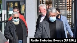 Pripadnici Ravnogorskog četničkog pokreta ispred Suda BiH - prvi u sredini Dušan Sladojević, lijevo u drugom redu Slavko Aleksić i desno Risto Lečić na izlasku iz zgrade Suda BiH, 22. februara 2021.